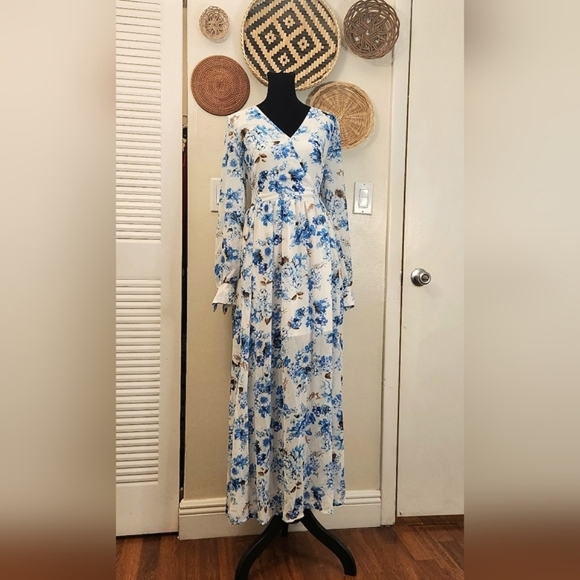 LAST ONE! Blue And White Floral Long Sleeve Maxi Wrap Dress - Picture 5 of 11